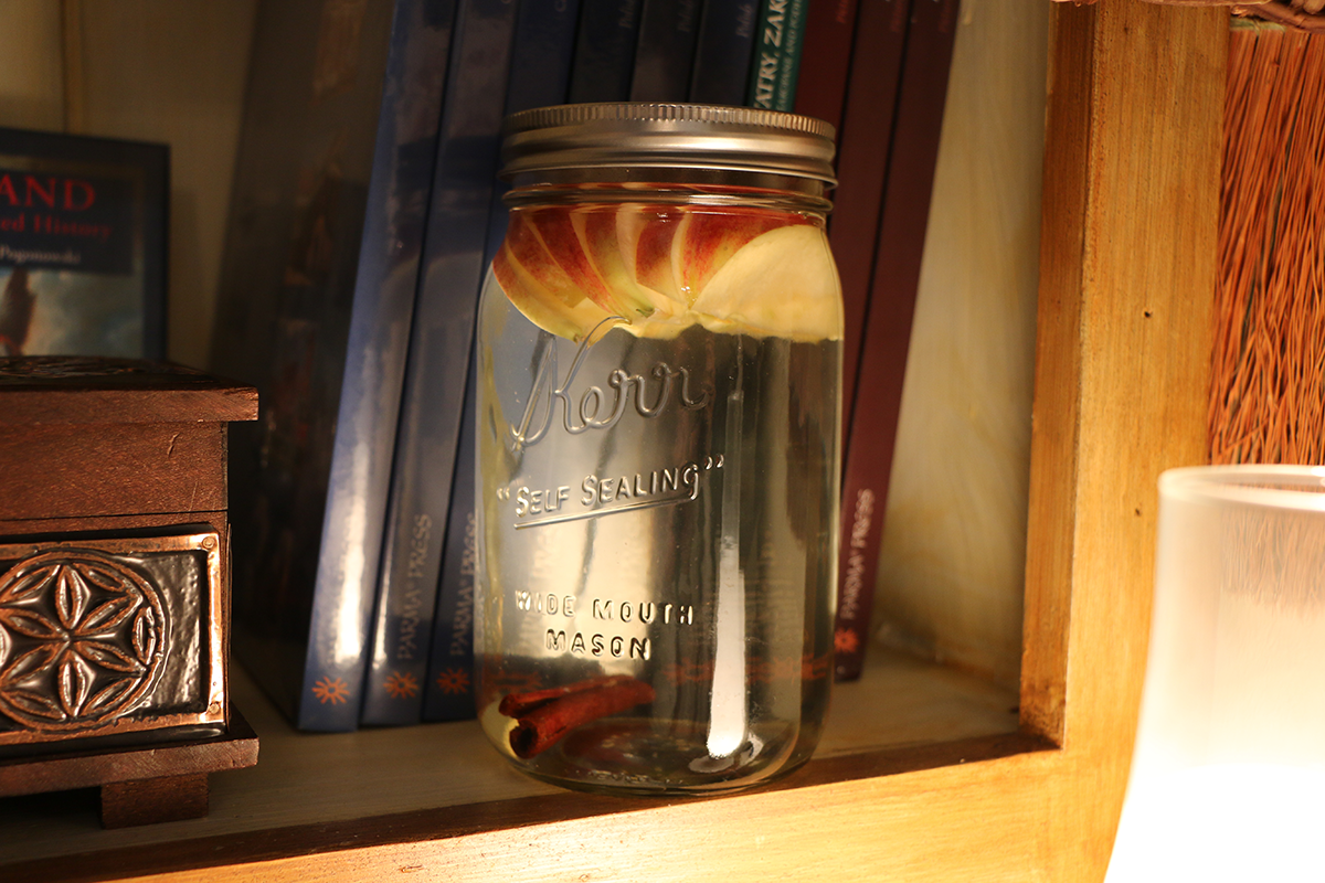 apple-cinammon-infused-water